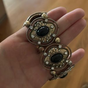 Stretchy gold and back bracelet